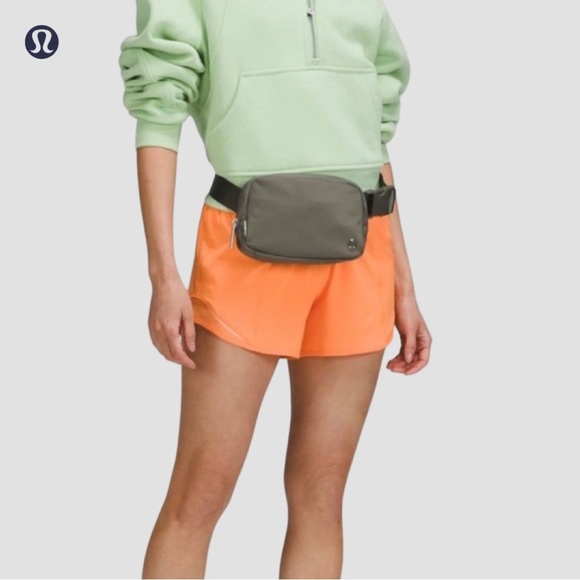 π LULULEMON Everywhere Belt Bag 1L in Grey Sage - BEAUTIFUL COLOR - Picture 5 of 7